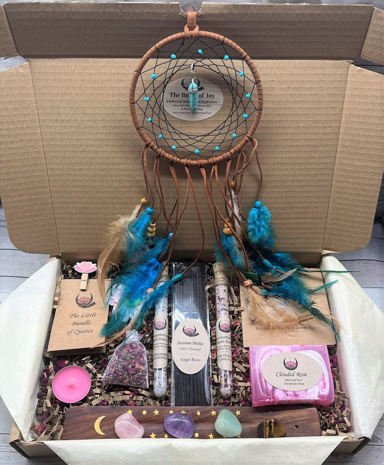 Complete Wellness Gift Box, A Unique Christmas Gift Idea -Dream catcher -Mindfulness -Quotes -Crystals.